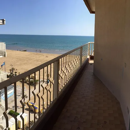 Panoramico Bilocale Fronte Mare, Lido di Jesolo